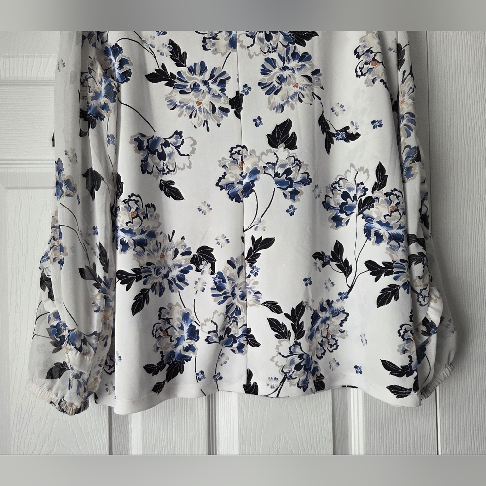 Ann Taylor Factory White Blouse with Blue Floral Print Size L - Picture 11 of 13